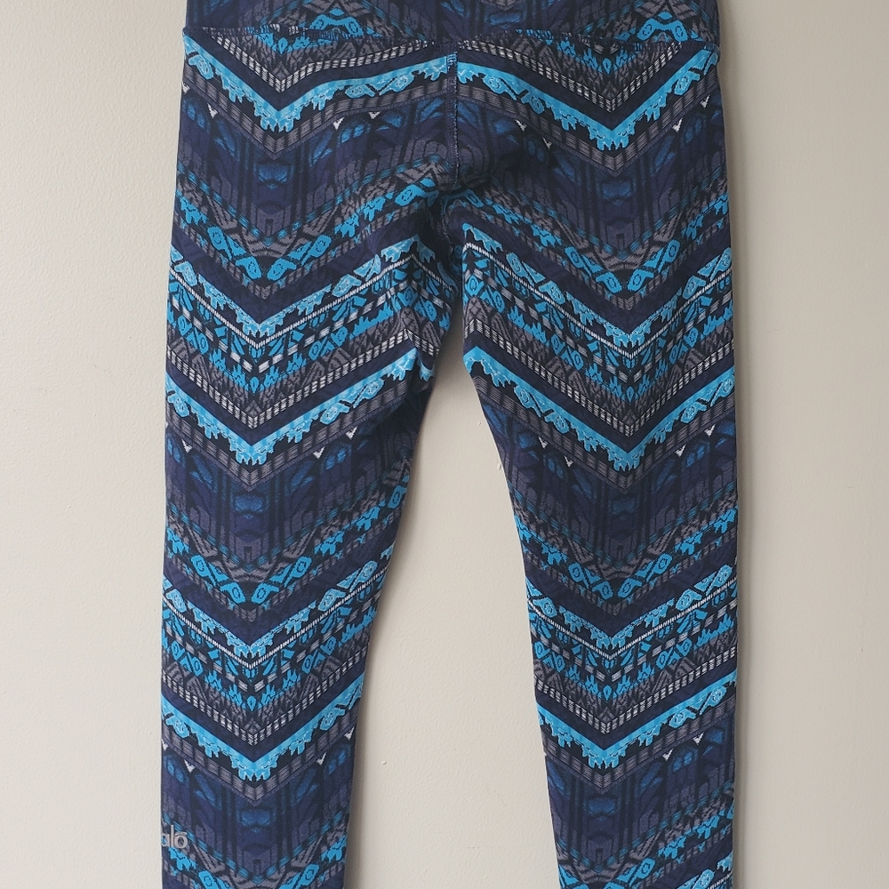 Alo Mid Rise Leggings - Picture 7 of 11